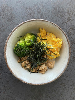 低フォド 昼飯の献立《鶏そぼろ丼》-レシピのメイン写真