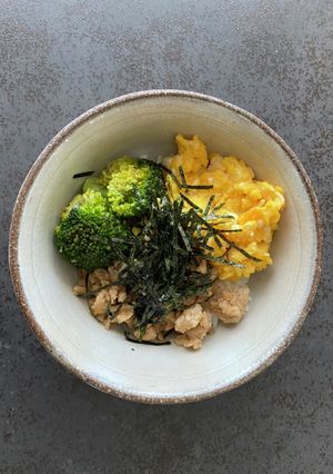 低フォド 昼飯の献立《鶏そぼろ丼》-レシピのメイン写真