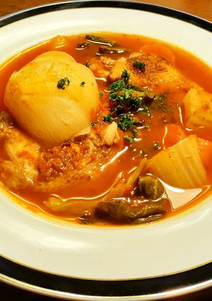 新玉葱、春キャベツ、鶏手羽のトマトスープ-レシピのメイン写真