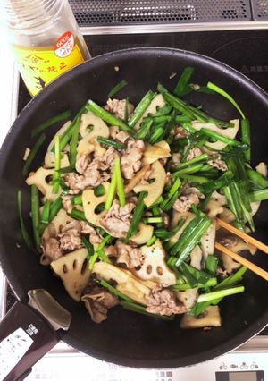 簡単ごはんがすすむ！にら豚れんこん炒め-レシピのメイン写真