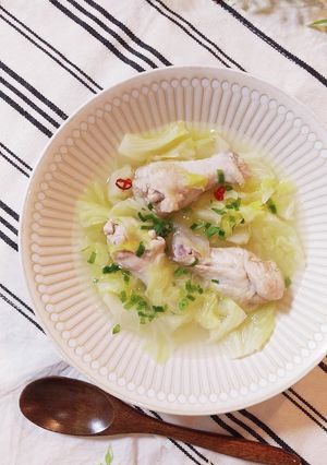 和だしで鶏手羽元とキャベツのスープ-レシピのメイン写真