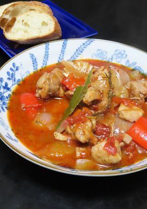 鶏もも肉のトマトと赤ワインの煮込み-レシピのメイン写真