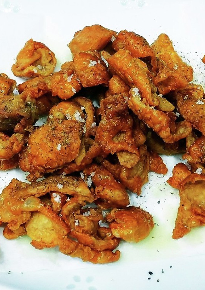 鶏皮の唐揚げ(鶏皮から出る油だけで)-レシピのメイン写真