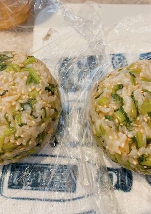 栄養満点カブの葉のオニギリ-レシピのメイン写真