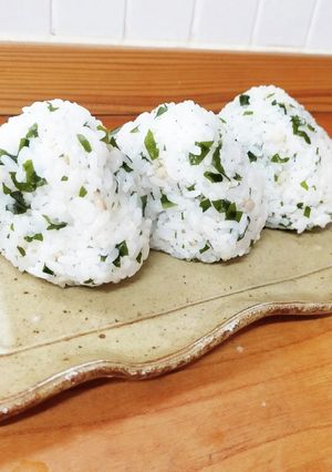 みんな大好きワカメのおにぎり-レシピのメイン写真