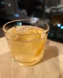 自家製ハチミツ黒酢レモンの氷水割り