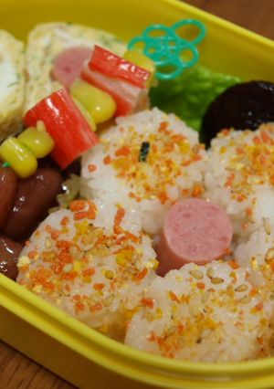 お弁当に♪お花のひとくちおにぎり-レシピのメイン写真