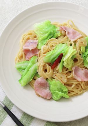 春キャベツとベーコンのペペロンチーノ-レシピのメイン写真
