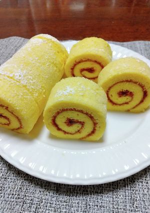 ロールケーキ(簡単にジャムを使い)-レシピのメイン写真