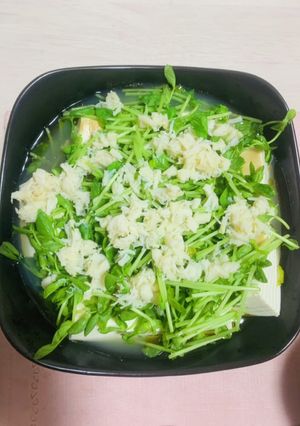 ほたて缶と豆苗たっぷりのせのせ豆腐♡-レシピのメイン写真