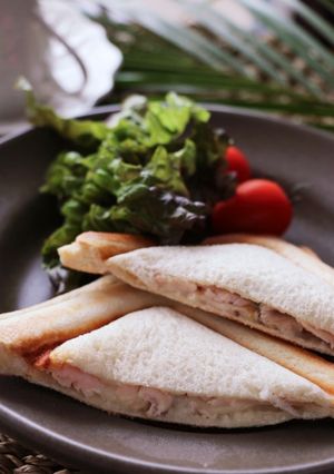 チーズとローストチキンのホットサンド-レシピのメイン写真