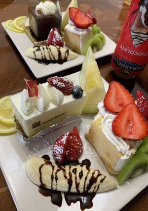 頂いたケーキにフルーツを添えて-レシピのメイン写真