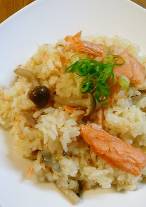 炊飯器で簡単☆鮭としめじのマヨピラフ-レシピのメイン写真