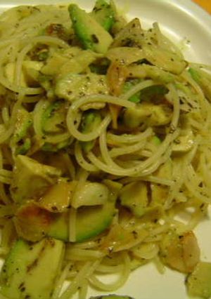 アボカドと香ばしいにんにくのパスタ-レシピのメイン写真
