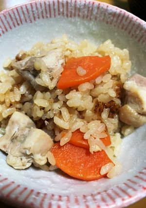 簡単！鶏モモ肉とニンジンの炊き込みご飯-レシピのメイン写真