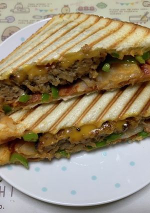 MrsWongちのハンバーグホットサンド-レシピのメイン写真