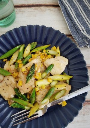 鶏むね肉とアスパラコーンの塩レモン炒め-レシピのメイン写真