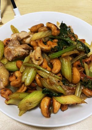 鳥もも肉とセロリのカシューナッツ炒め-レシピのメイン写真
