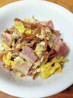 つくしとベーコンと卵のバター炒め-レシピのメイン写真