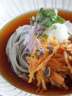 人参とレーズンのかき揚げのせおろし蕎麦-レシピのメイン写真