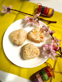 ✨鮭マヨおにぎり (ω・ミэ )✨-レシピのメイン写真