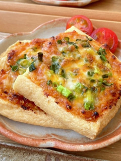 お酒がすすむ♪油揚げの辛味噌チーズ焼き-レシピのメイン写真