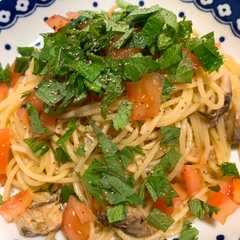 รูปของ サバとトマトと大葉のさっぱり和風パスタ