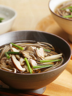 【卯月製麺】きのこと豚肉のアツアツそば-レシピのメイン写真