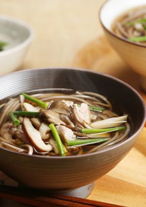 【卯月製麺】きのこと豚肉のアツアツそば-レシピのメイン写真