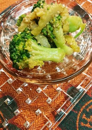 セロリとブロッコリーの辛子ゴマ味噌和え-レシピのメイン写真