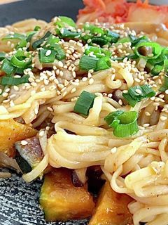 焼き肉のタレのホルモンうどん タロの弁当-レシピのメイン写真