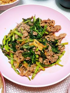 春菊と牛肉のガーリックバター醤油炒め-レシピのメイン写真