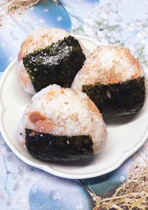 サーモンdeおにぎり♪-レシピのメイン写真