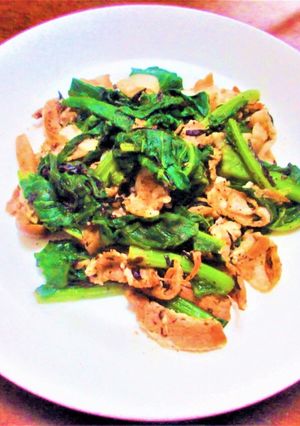 ひじき入り豚バラ肉と小松菜の炒め物-レシピのメイン写真