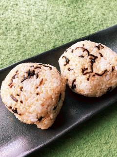 ごま塩昆布おにぎり-レシピのメイン写真