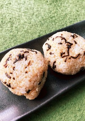 ごま塩昆布おにぎり-レシピのメイン写真