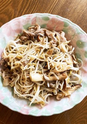 在宅飯！ダイエットにも★キノコモヤシ炒め-レシピのメイン写真