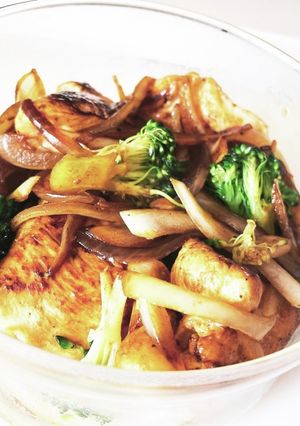 簡単！鶏ムネ肉のさっぱりレモン塩麹焼き-レシピのメイン写真