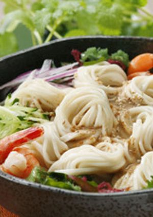 【卯月製麺】エビと海藻のごまドレ麺-レシピのメイン写真