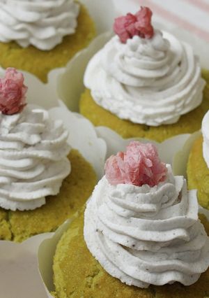 あらびき茶と桜ホイップのカップケーキ-レシピのメイン写真