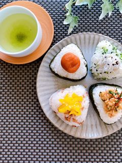 梅干しふりかけ(うめこ)のおにぎり-レシピのメイン写真