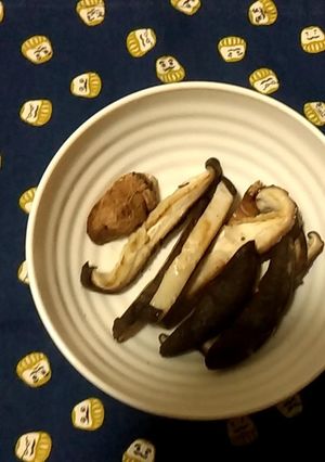 素朴な焼きしいたけ-レシピのメイン写真