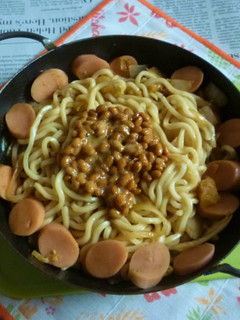 おさかなソーセージ&納豆の焼きうどん-レシピのメイン写真