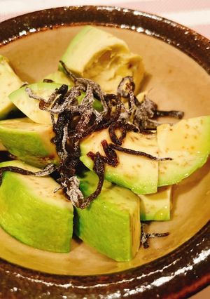 パパッと！お酒のおつまみにアボカド塩昆布-レシピのメイン写真