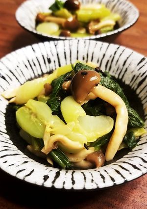 シメジと青梗菜、安い素材で簡単小鉢♪-レシピのメイン写真