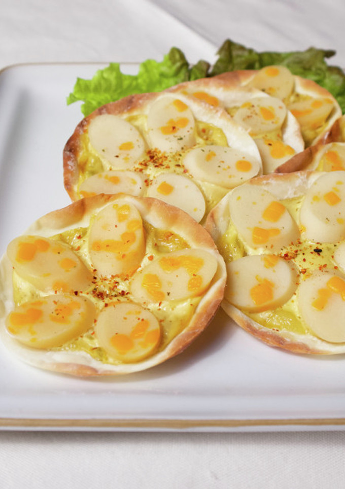 簡単おつまみ！餃子の皮で白いピザ-レシピのメイン写真