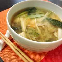 รูปของ 小松菜ごま油炒めの味噌汁