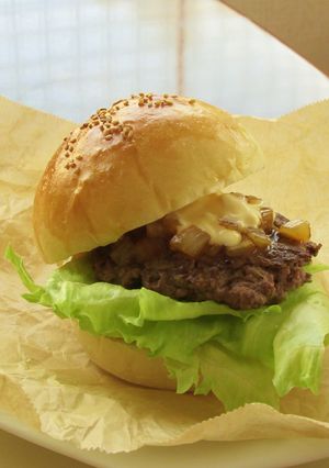牛こま切れ肉でビーフ１００％ハンバーガー-レシピのメイン写真