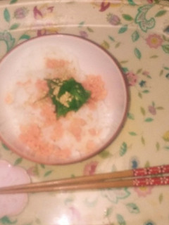 ご飯に鮭フレークと大葉と白ゴマon!-レシピのメイン写真