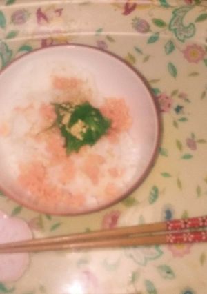 ご飯に鮭フレークと大葉と白ゴマon！-レシピのメイン写真